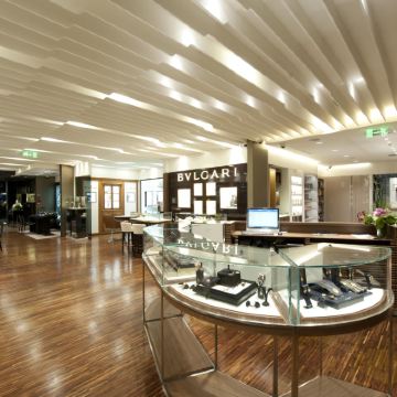 里斯本奥莱打折村+购物一日游【无忧购物+中文包车】