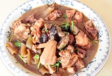青岛美食图片-崂山菇炖鸡