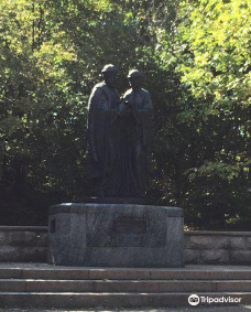 Saint Peter and Fevroniya of Murom Sculpture-海参崴