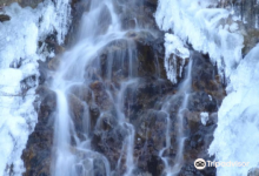 Mitoo Waterfalls景点图片