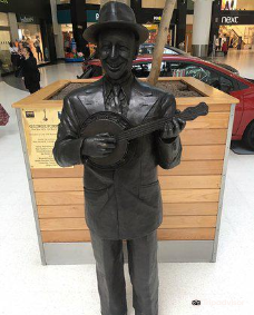 George Formby Statue-维甘