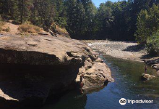 RDN Top Bridge Trail Parking Area景点图片