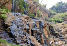 Batu Templek Waterfall景点图片