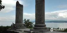 Roman Columns-尼翁