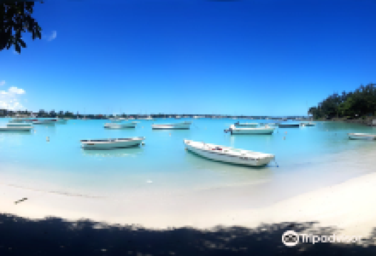 Grand Baie Beach景点图片