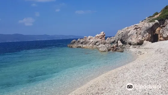 Aspros Gialos Beach