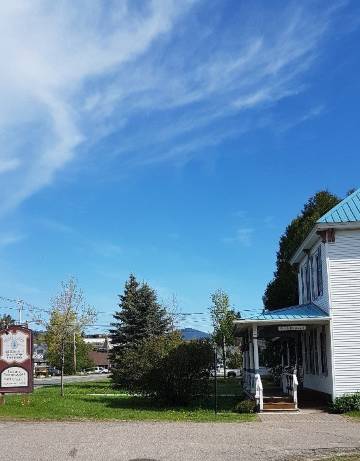 云杉 B&B 宾馆(Spruce Lodge Bed & Breakfast & Guest Cottage)