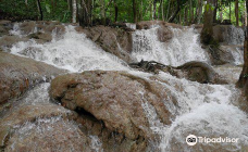 Pha Tad Waterfall-西沙瓦