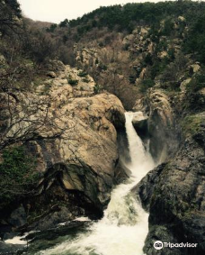 Suchurum Waterfall-卡尔洛沃