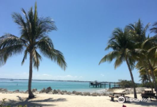 Sunset Park Beach景点图片