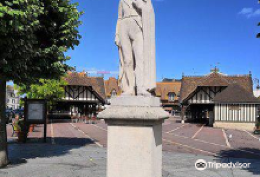 Monument Duc de Morny景点图片