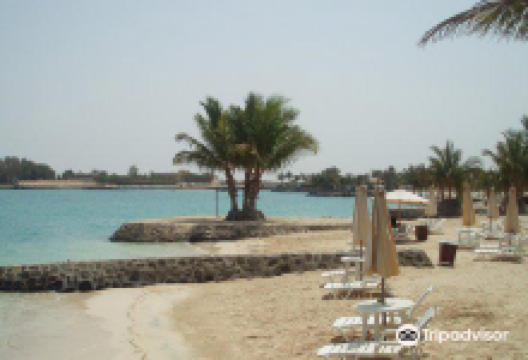 Silver Sands Beach景点图片