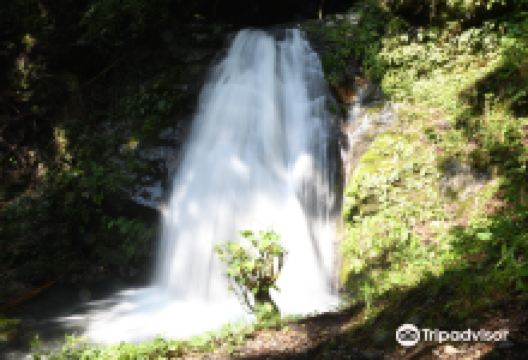 Nana Waterfall Yatsubo景点图片